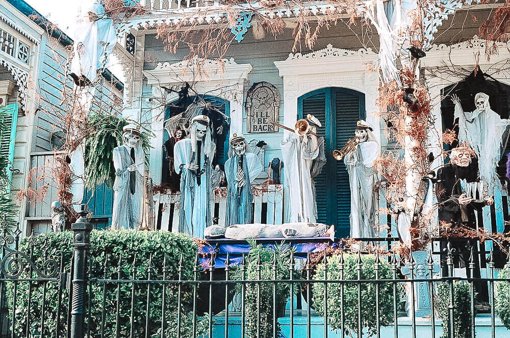 7 Places for Halloween if you dare to be scared | New Orleans decorated house