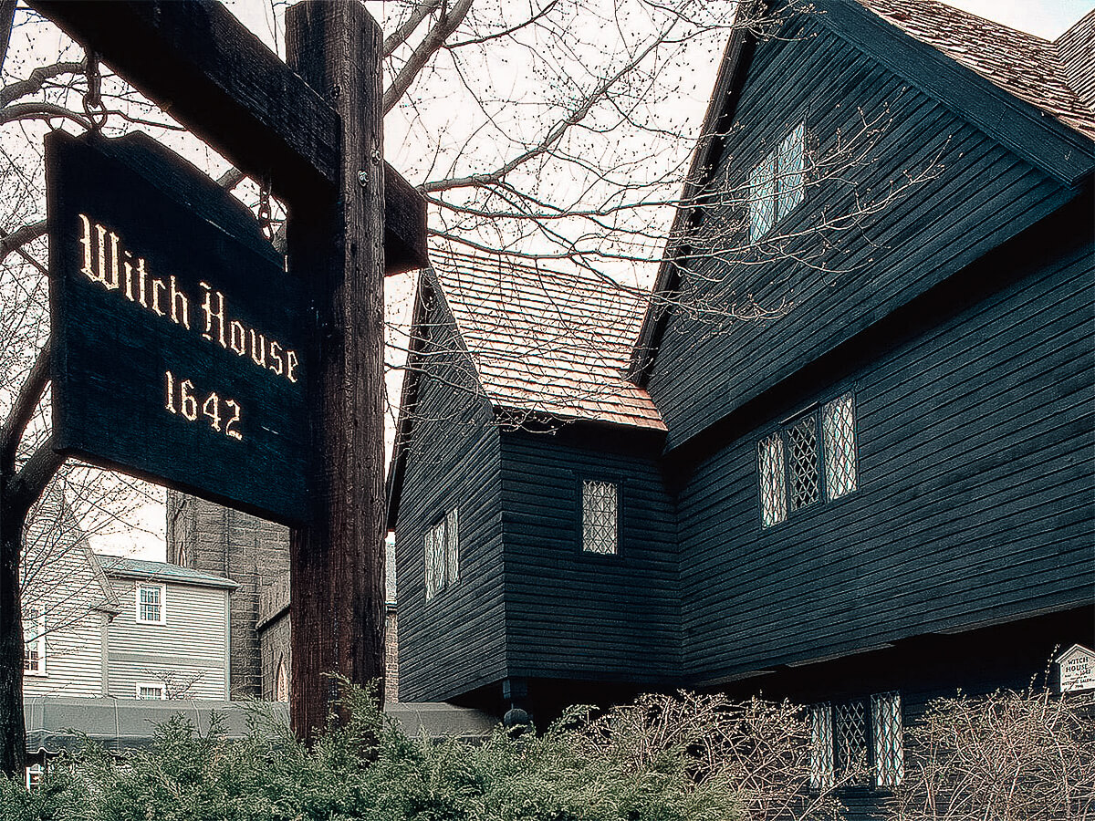 7 Places for Halloween if you dare to be scared | Witch House in Salem